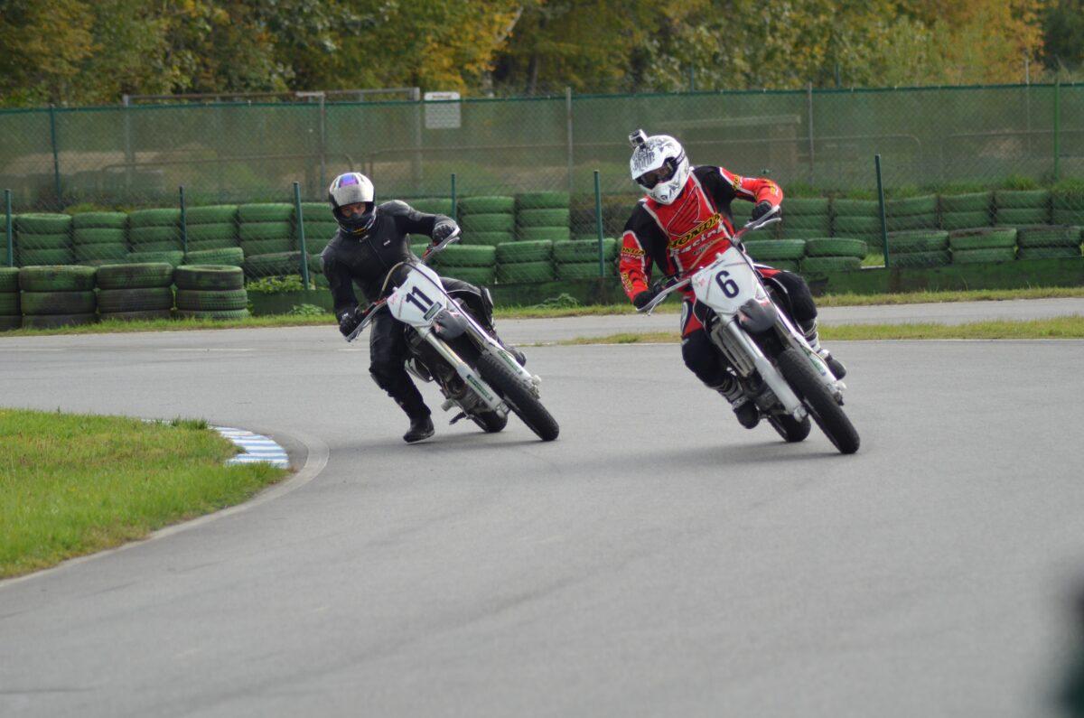 Supermoto Training auf der Kartbahn: 34 PS, 450 ccm und jede Menge Spaß in 9 Kurven 3 Supermoto Training