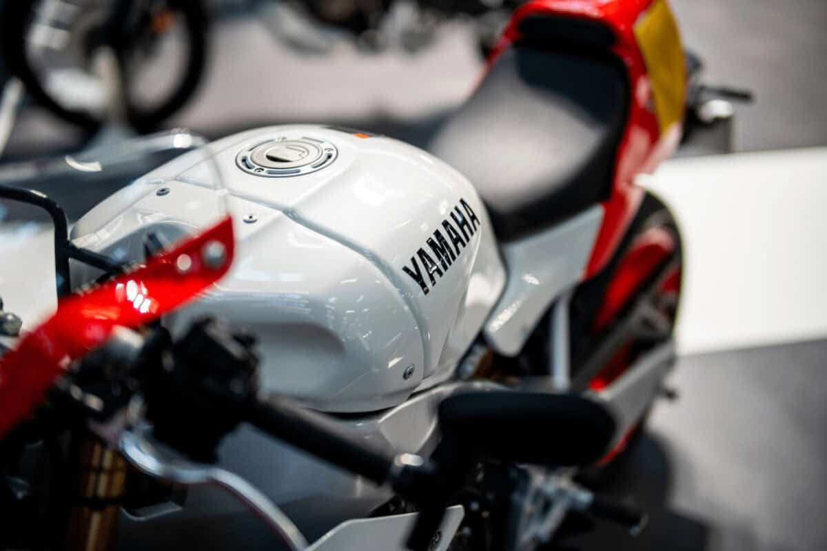 Yamaha XSR 900 GP: Ein moderner Klassiker mit Rennsport-DNA 4 Yamaha XSR 900 GP Tank