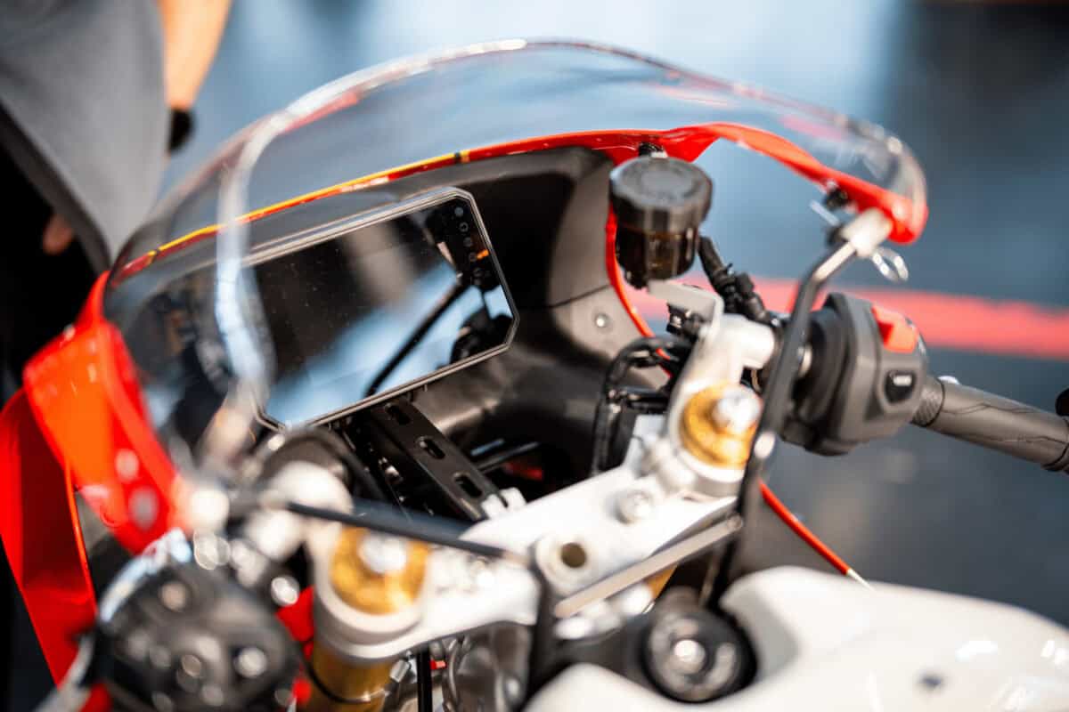 Yamaha XSR 900 GP: Ein moderner Klassiker mit Rennsport-DNA 3 Yamaha XSR 900 GP Cockpit